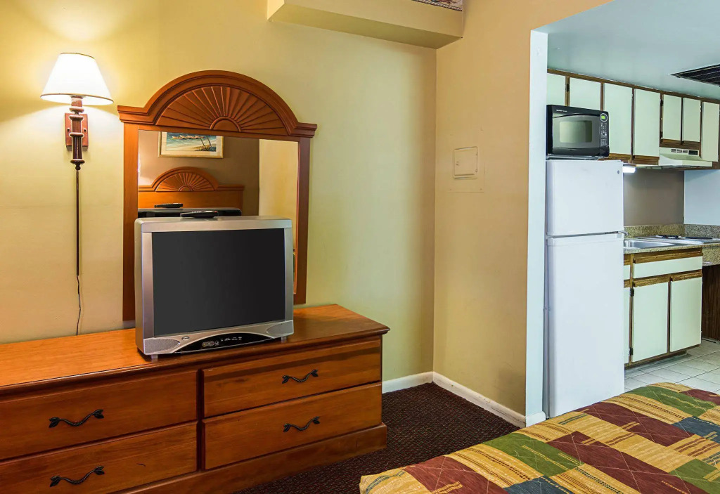 Red Roof Inn PLUS & Suites Virginia Beach - Seaside