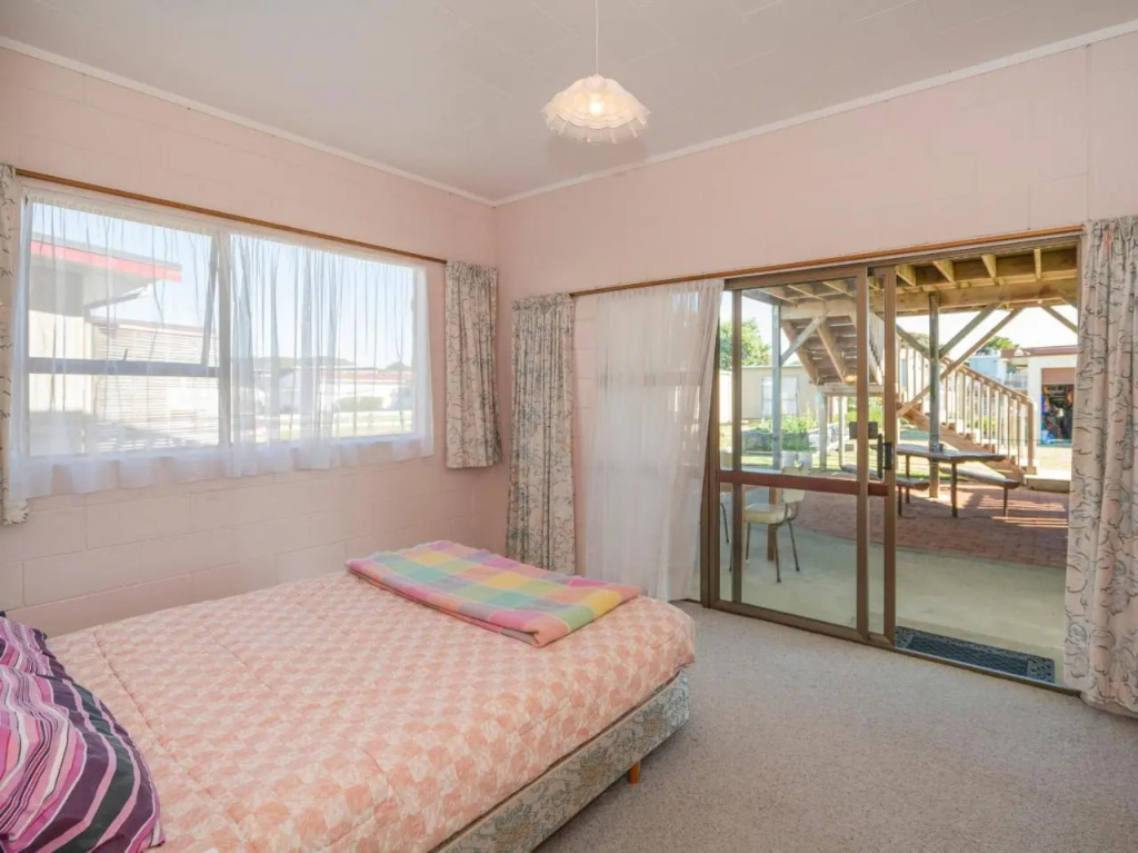 Cosy at Cooks - Cooks Beach Downstairs Holiday Unit