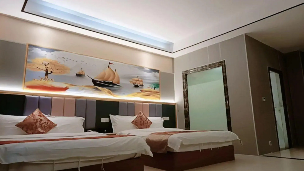 Q+ Nanxiong Xinhewan Business Hotel