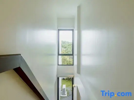 Niva Villa - Modern Private Pool with & Lake View near Phuket Town