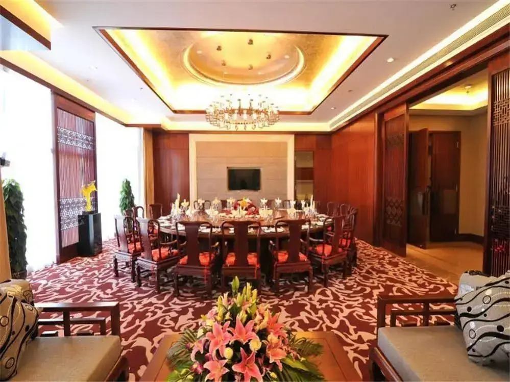 Soluxe Hotel