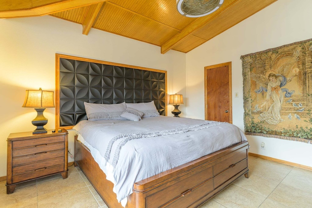 Tiki 323 - Stylish 1br Condo Sleeps 4 Near Beach 1 Bedroom Condo