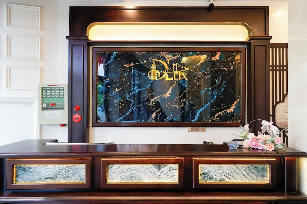 DLux Hotel