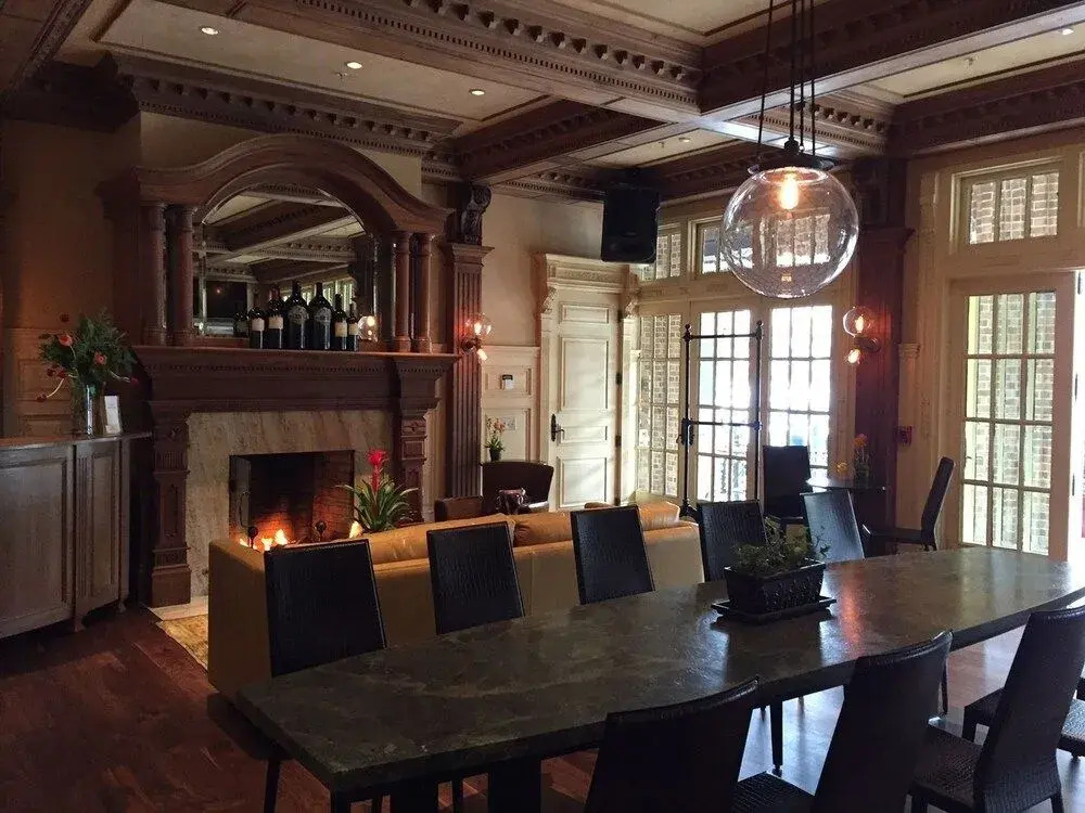 Ledson Hotel & Zina Lounge