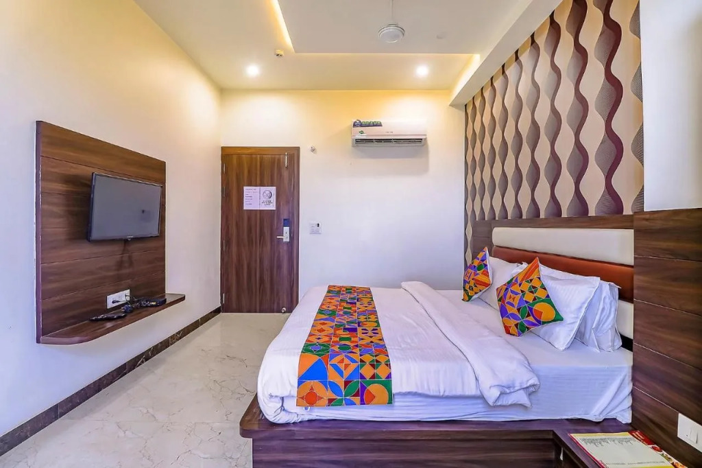 FabHotel World Link
