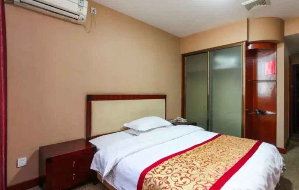 Taizhou Huadong Hotel