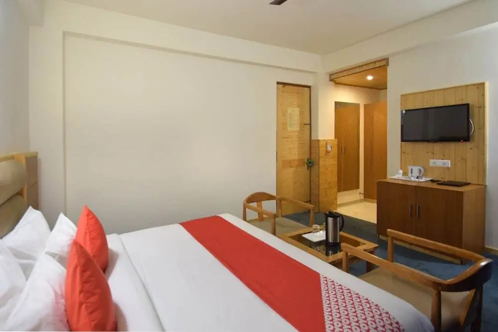 The Woodbine by OYO Rooms