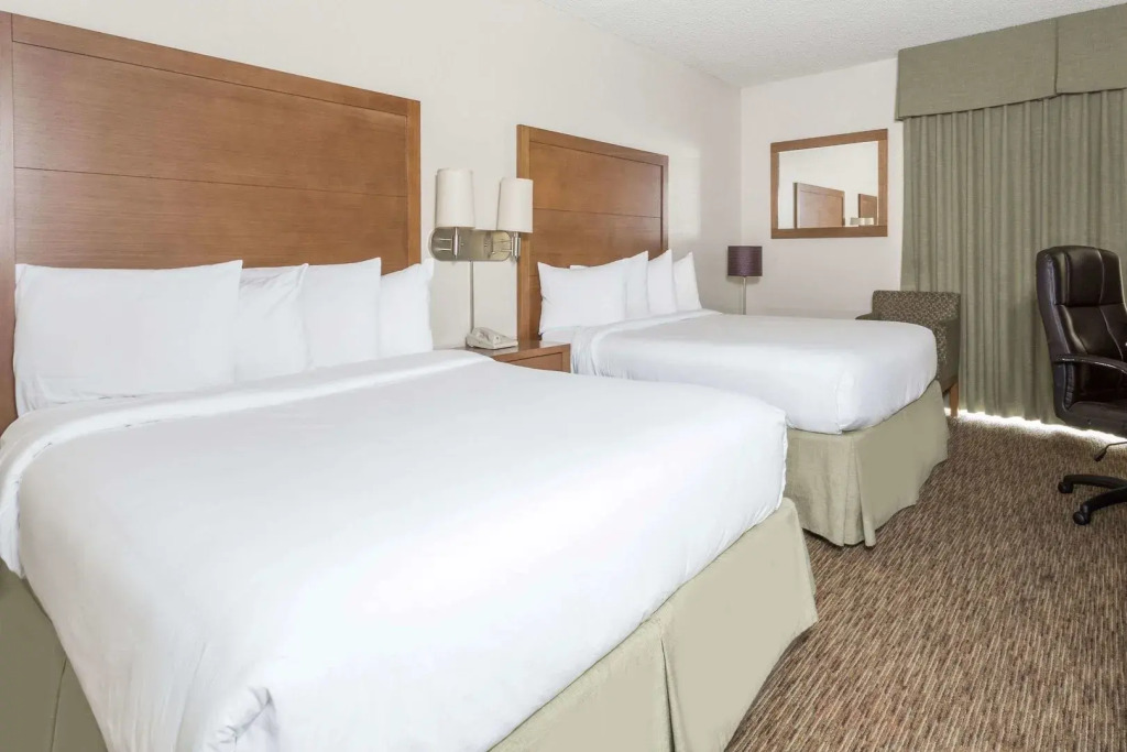 The Grand Inn Peoria