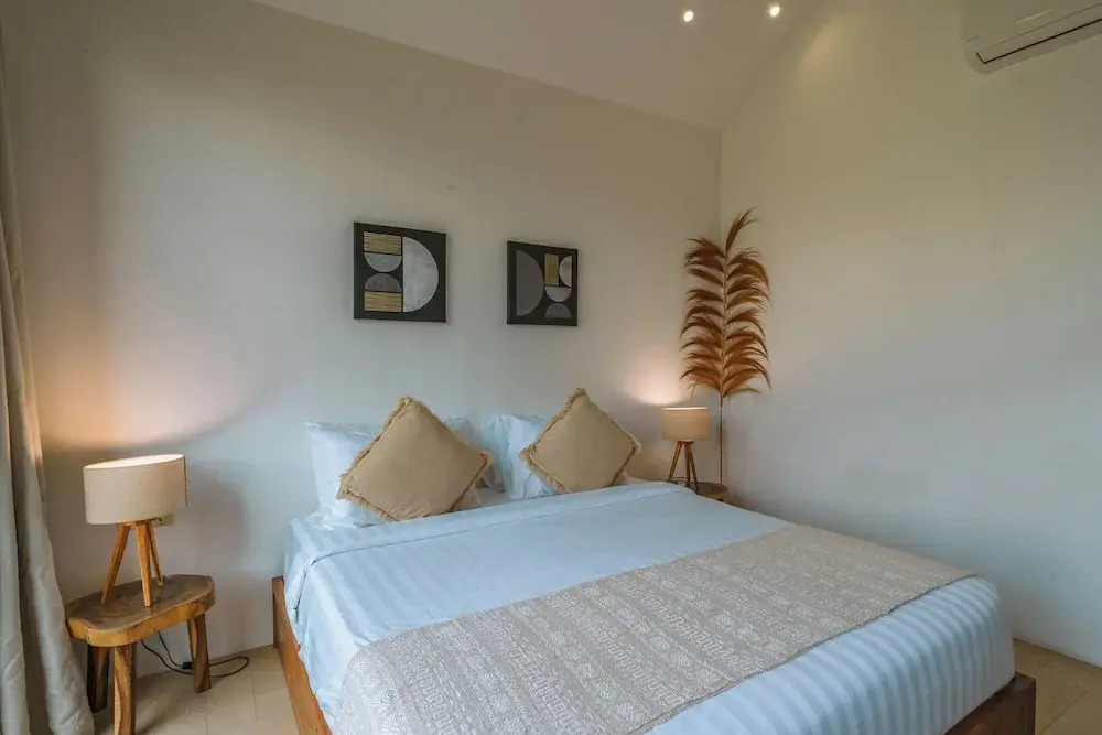Villa RIZR: Industrial 3BR villa nearby Berawa Beach