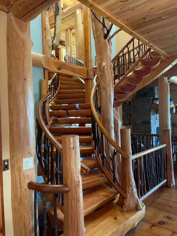 Cayuga Lodge South