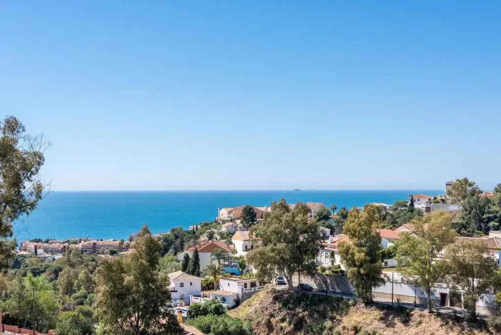 Luxurious Hillside Villa with Private Pool - Sea & Mountain Views