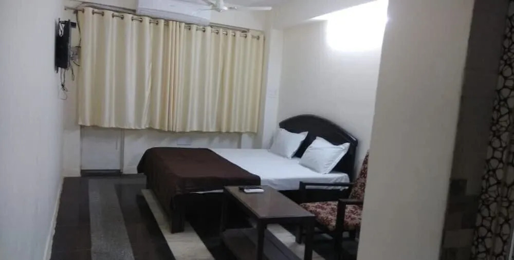 Hotel Sundar by iROOMZ