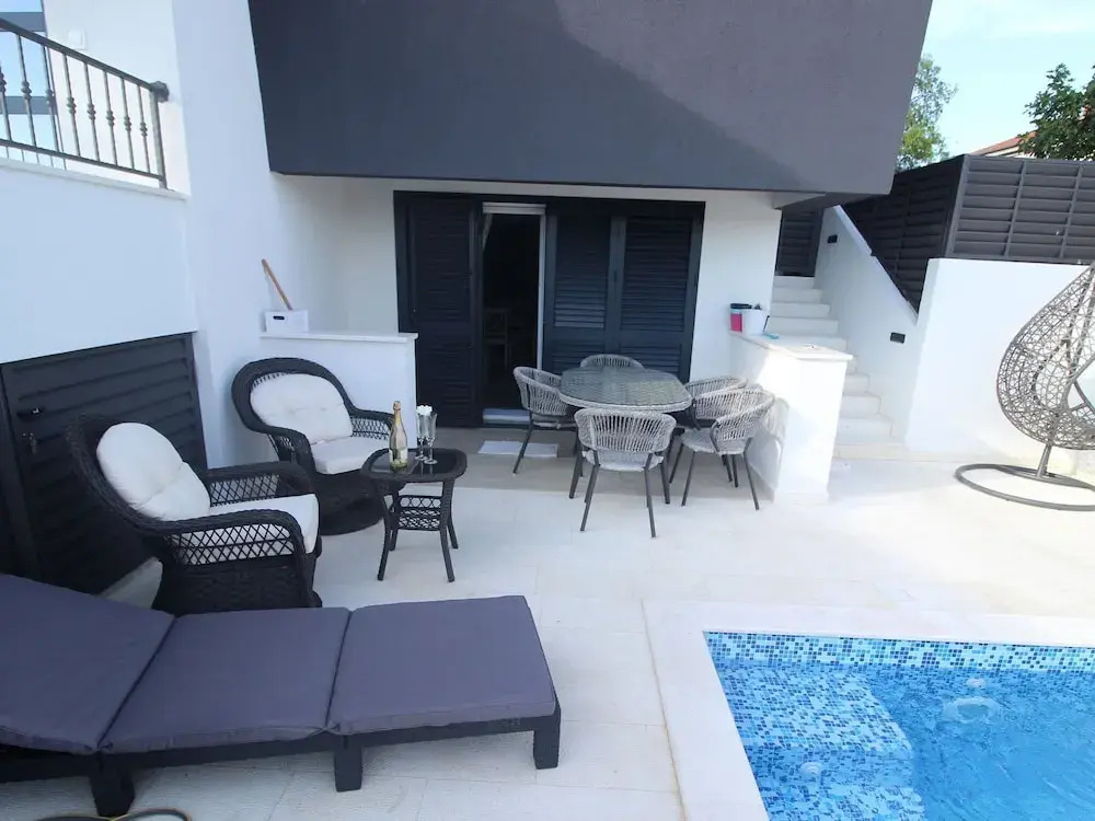 Merita Apartments with Pool