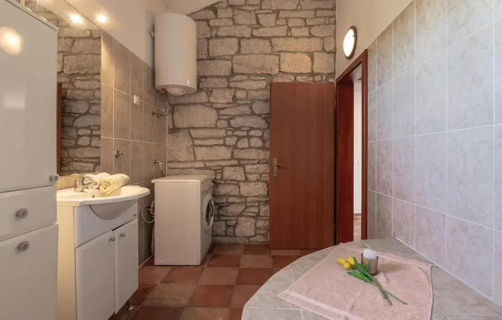 Stunning Home In Hrboki