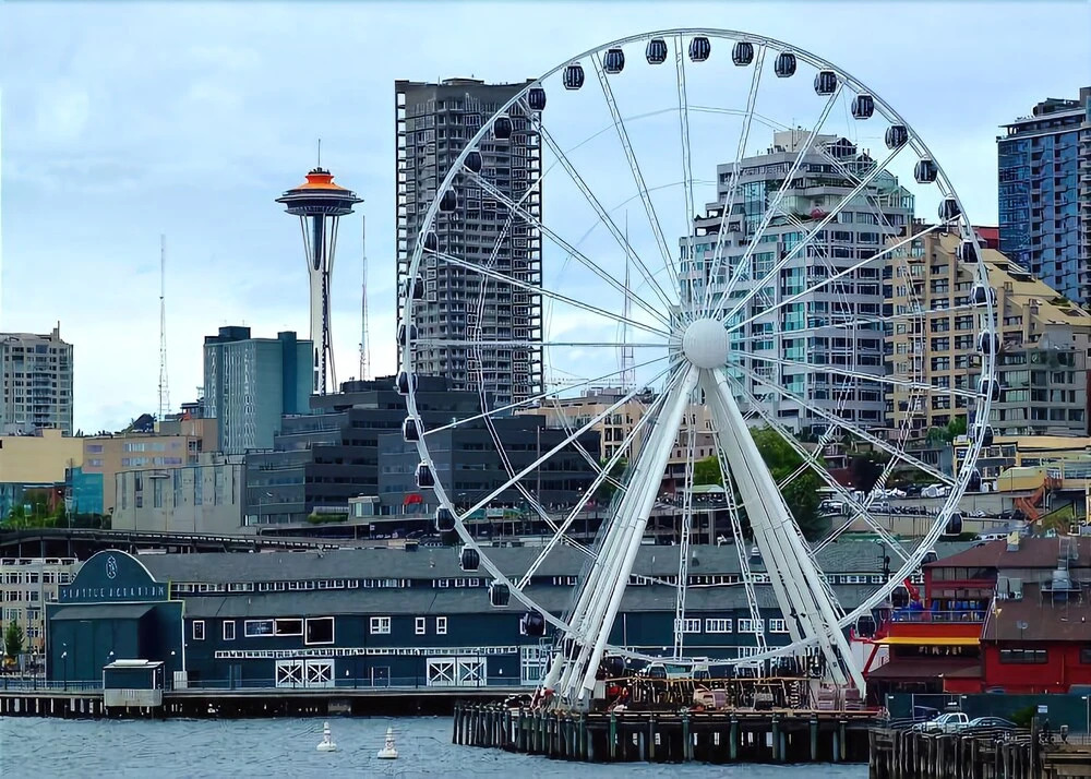 Belltown Court Space Needle Studio with Balcony