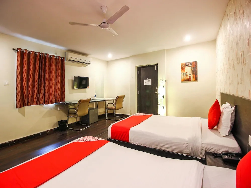 OYO 18592 M Hotel