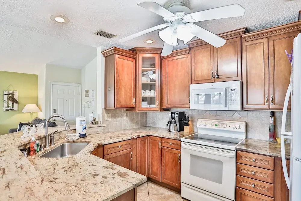 Charming Home With Pool, Patio, Tennis, Central AC, & Washer/dryer
