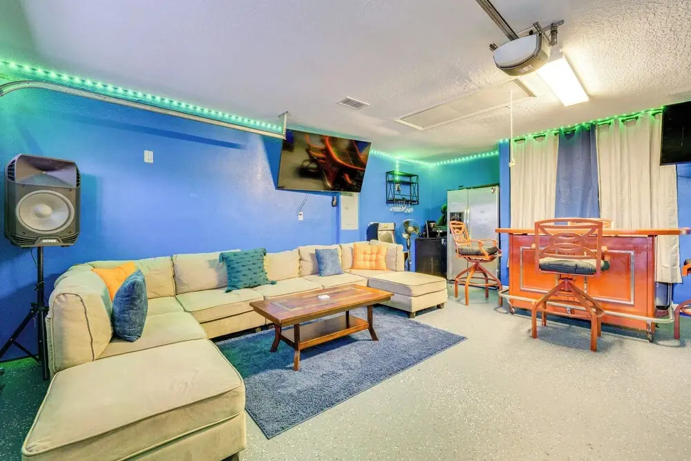20 Mi to Disney: Family Home w Pool in Davenport