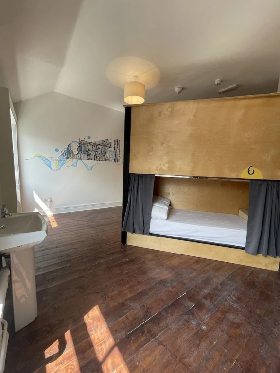 Leevin Hostel George