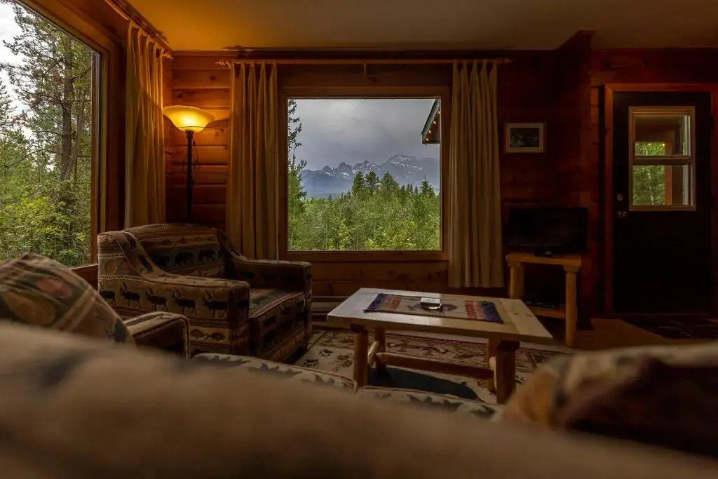 Mica Mountain Lodge & Log Cabins