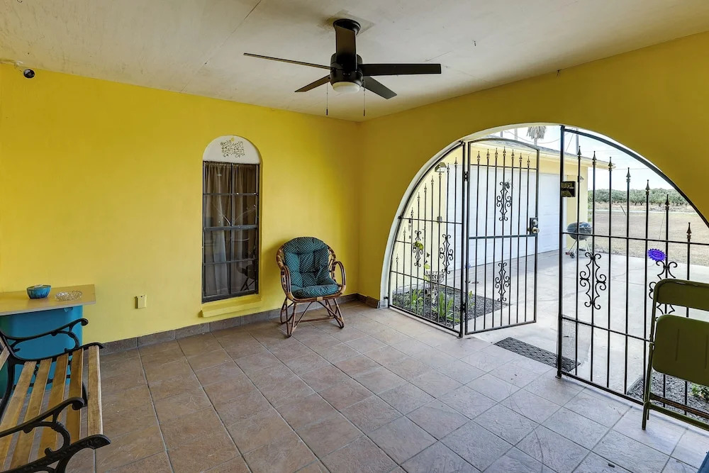 Screened Porch: Remote Harlingen House!