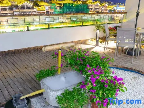 Zhumeng Yingyue River View Homestay