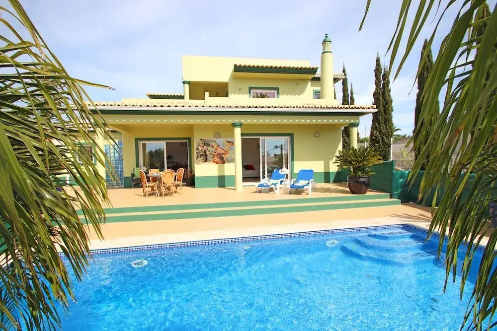Villa Saint Thomas - Moradia tranquila com piscina aquecível em Carvoeiro