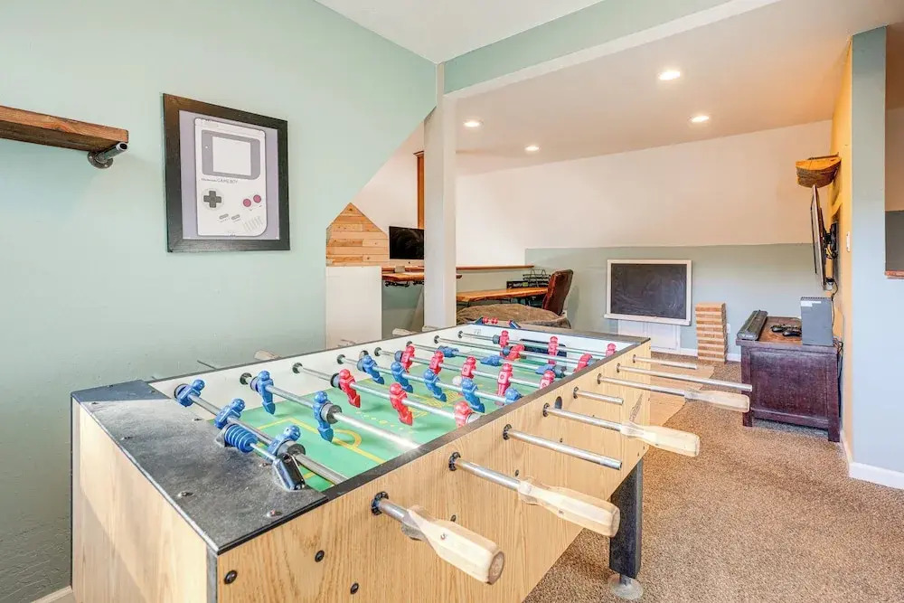 Family Home w/ Hot Tub, 2 Mi to El Dorado Beach!