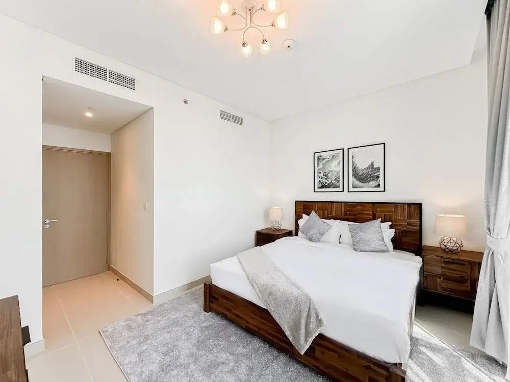 Breathtaking 3BR with Sea & Marina