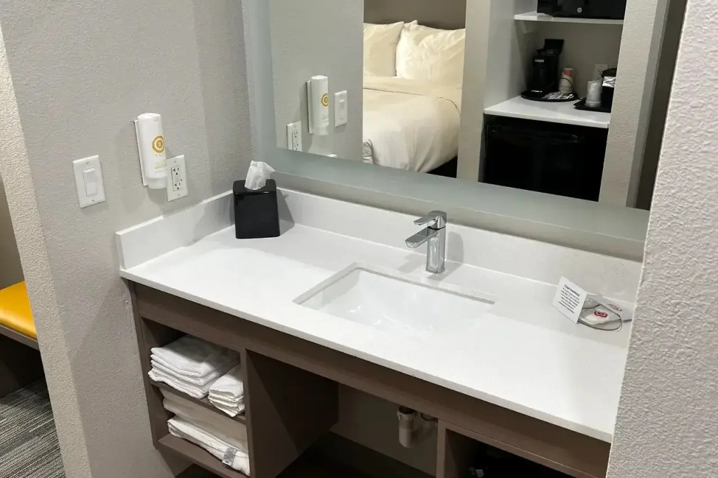 Comfort Inn & Suites