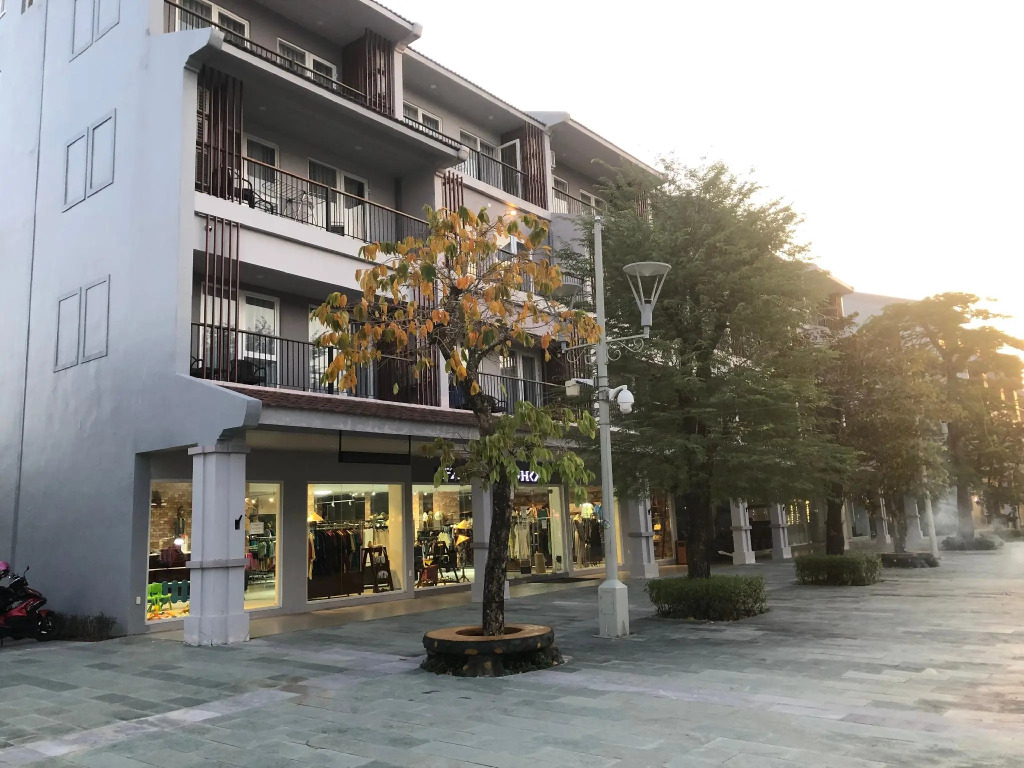 Kosmos Apart Hotel Phu Quoc - Night market & Walkin to beach