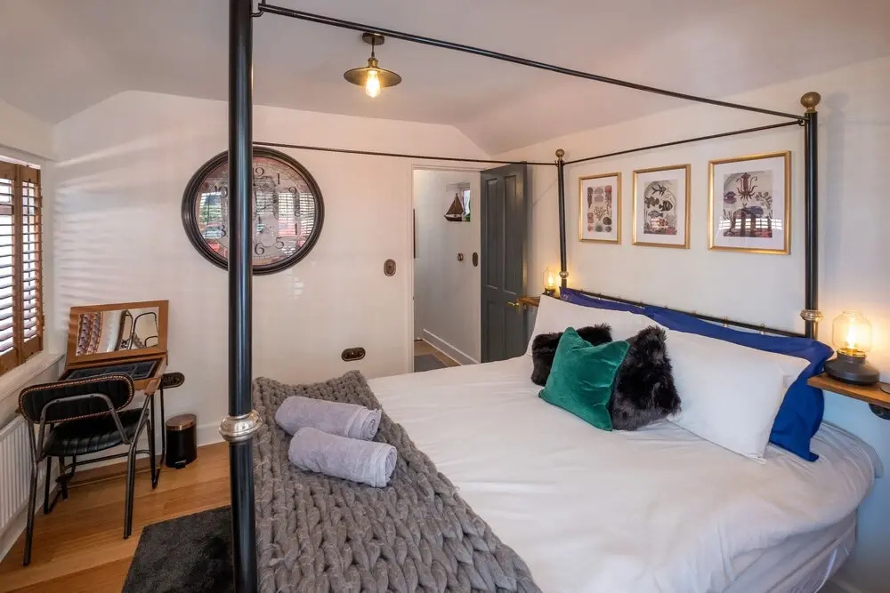The Nautilus Cowes IOW Sleeps 4 & Private Garden