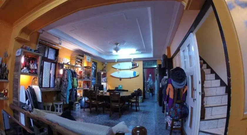 Donghe surf shop & Hostel