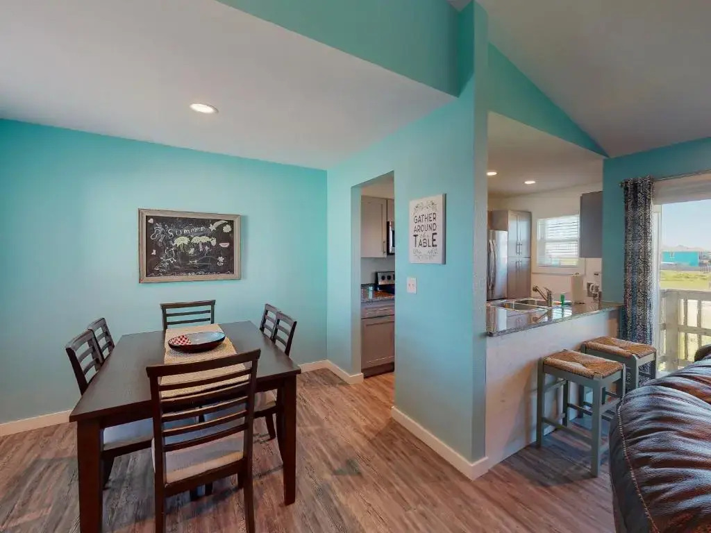 AH-D213 Newly Remodeled Second Floor Condo, Near Shared Community Pool