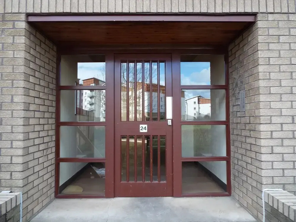 Ideal Central Edinburgh location with free on-site private parking