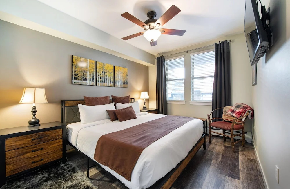 Premium Unit 4373- Fraser Crossing/founders Pointe 1 Bedroom Condo