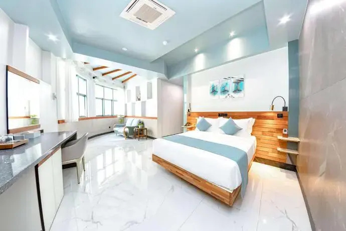 Flower Street provides accommodations with free Wifi, air conditioning