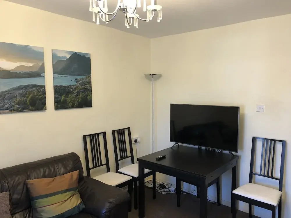 1 Bed-sleeps 4-free Parking-15 Min to Putney