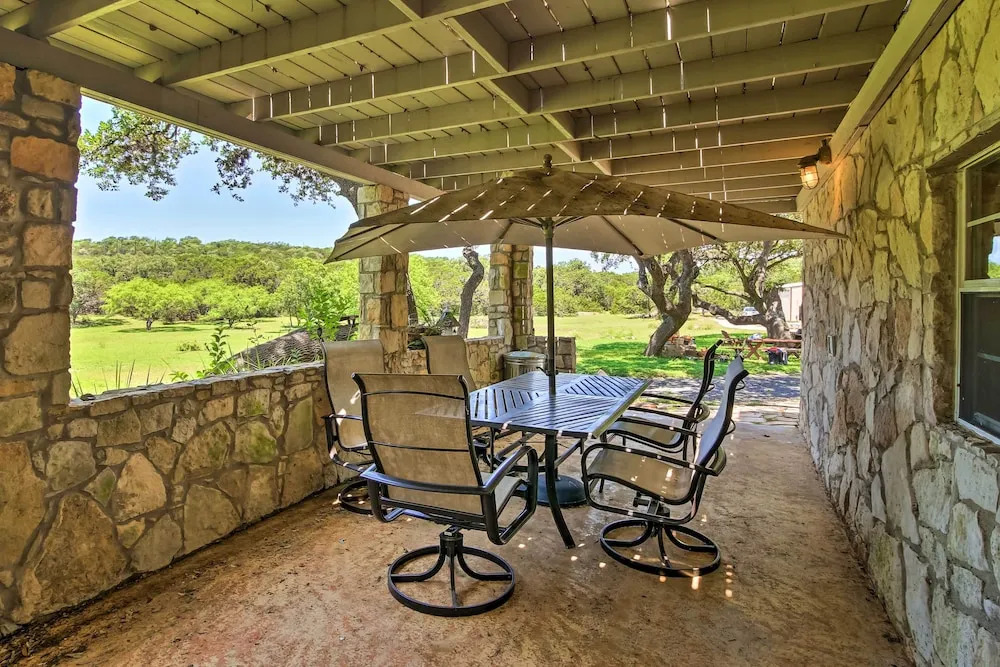 Countryside Cottage: 17 Mi to Downtown San Antonio