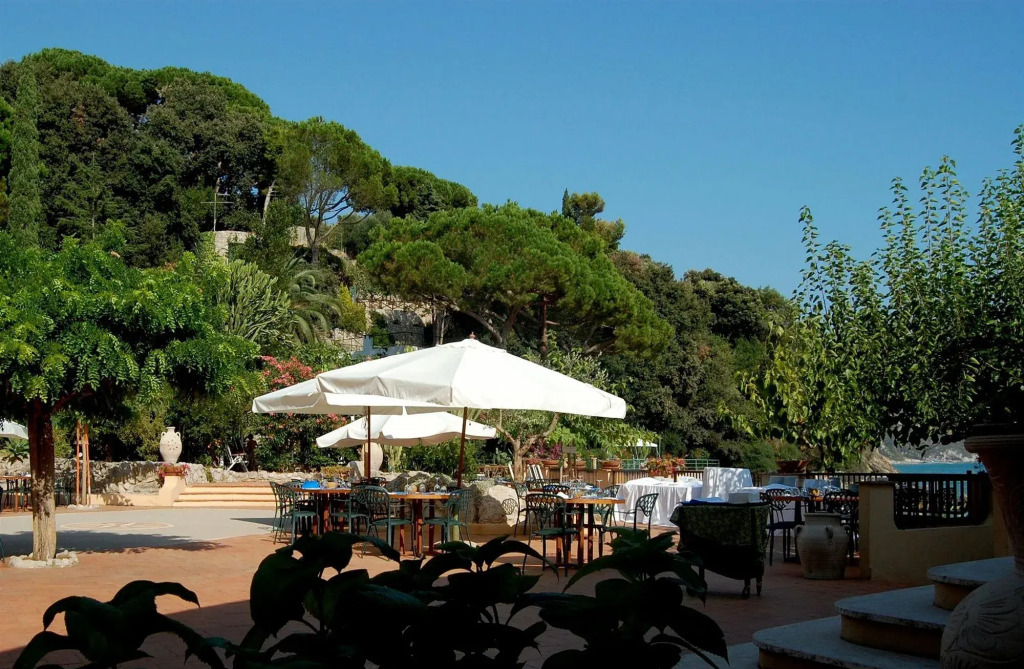 Summit Hotel
