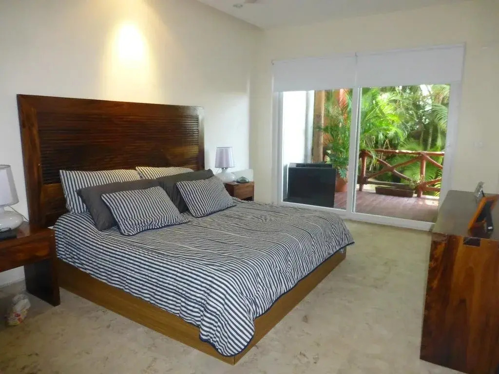 Pajaro de Fuego, Chelsea's Luxury Units