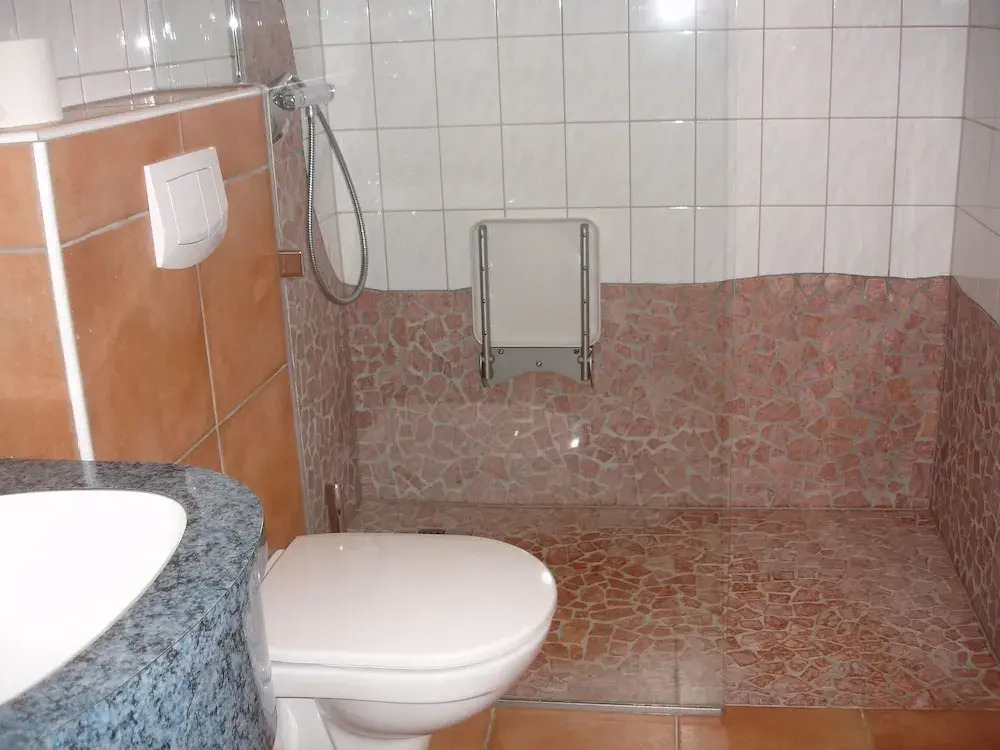 Beautiful Family Apartment With Swimming Pool, Conservatory and Balcony