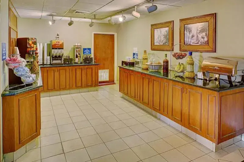 Rodeway Inn West Palm Beach Airport (ex. Stay Inn West Palm Beach)