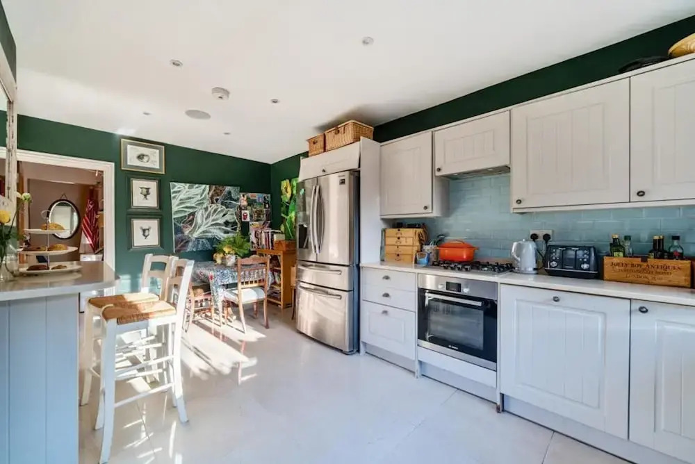 Cobham Home With Annex - Sleeps 6 - bbq & Fire pit
