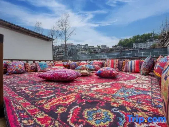 Cloud Hidden Retreat Boutique Riverside Inn (Fenghuang Ancient Town Tuojiang Branch)