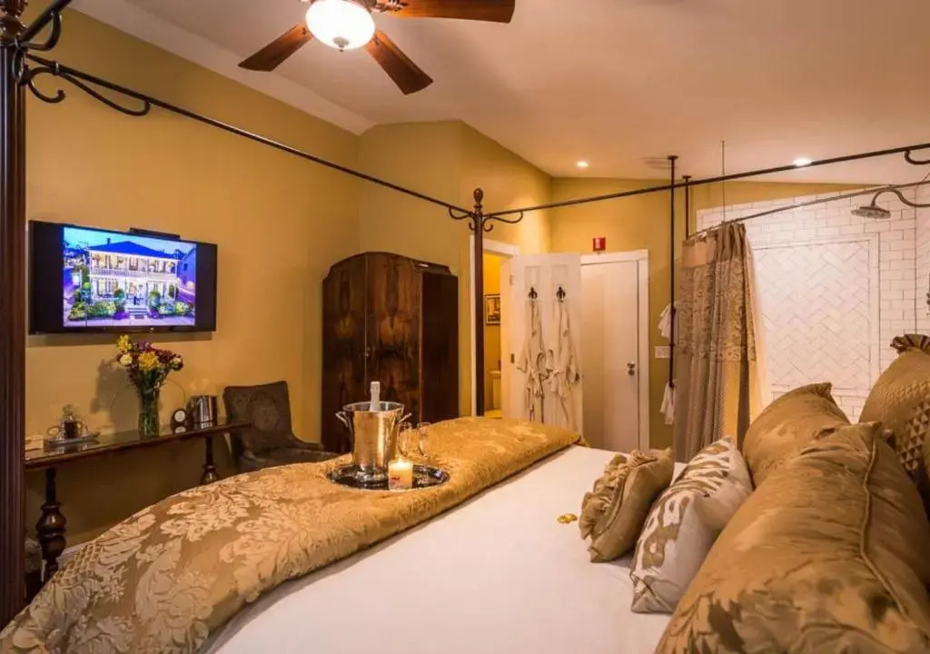 Carriage Way Inn Bed & Breakfast Adults Only - 21 years old and up