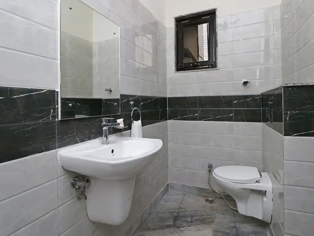OYO 12143 Hotel SKD