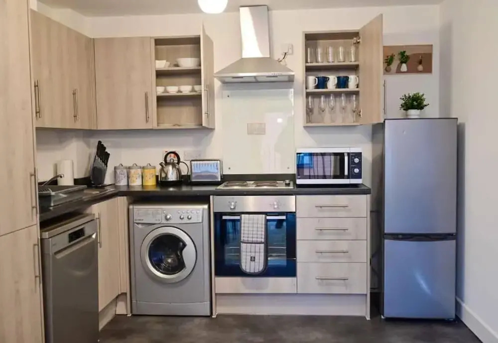 Livestay - Modern Spacious 2 Bed 2 Bath Apartment