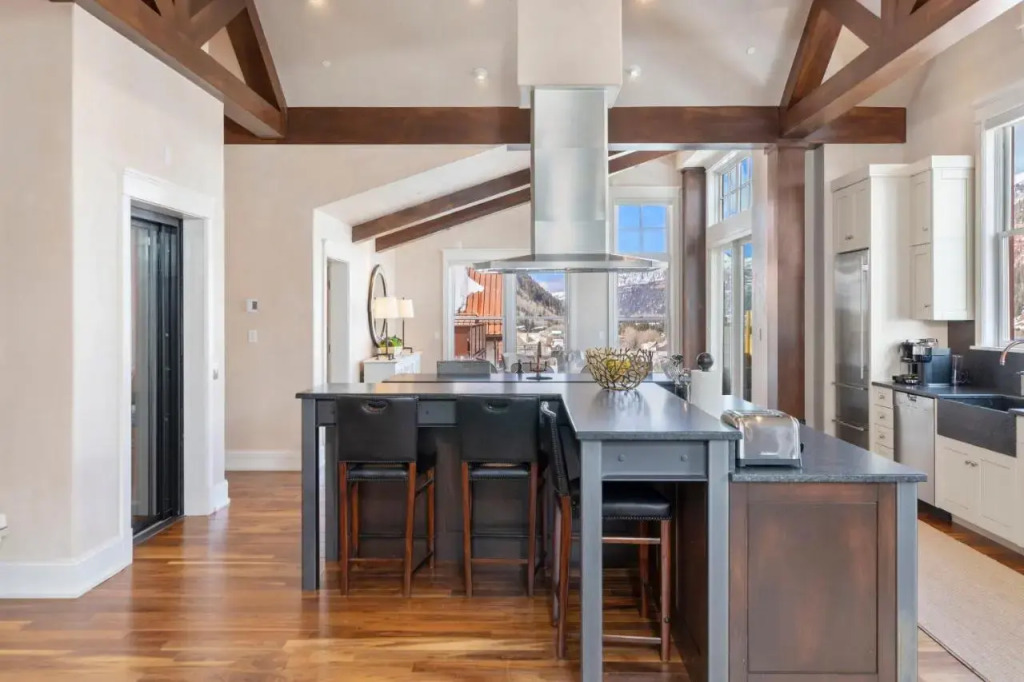 Auberge Residences At Element