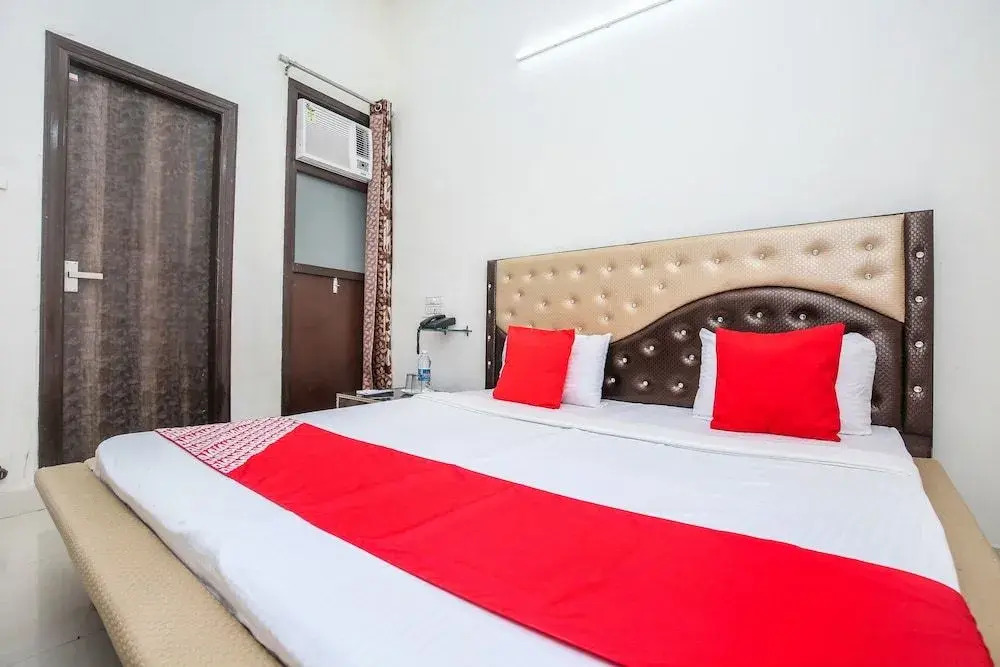 OYO 24851 Hotel R Continental